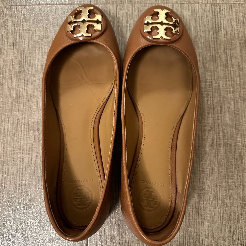 Tory Burch Logo Claire Ballet Flat Tumbled Leather